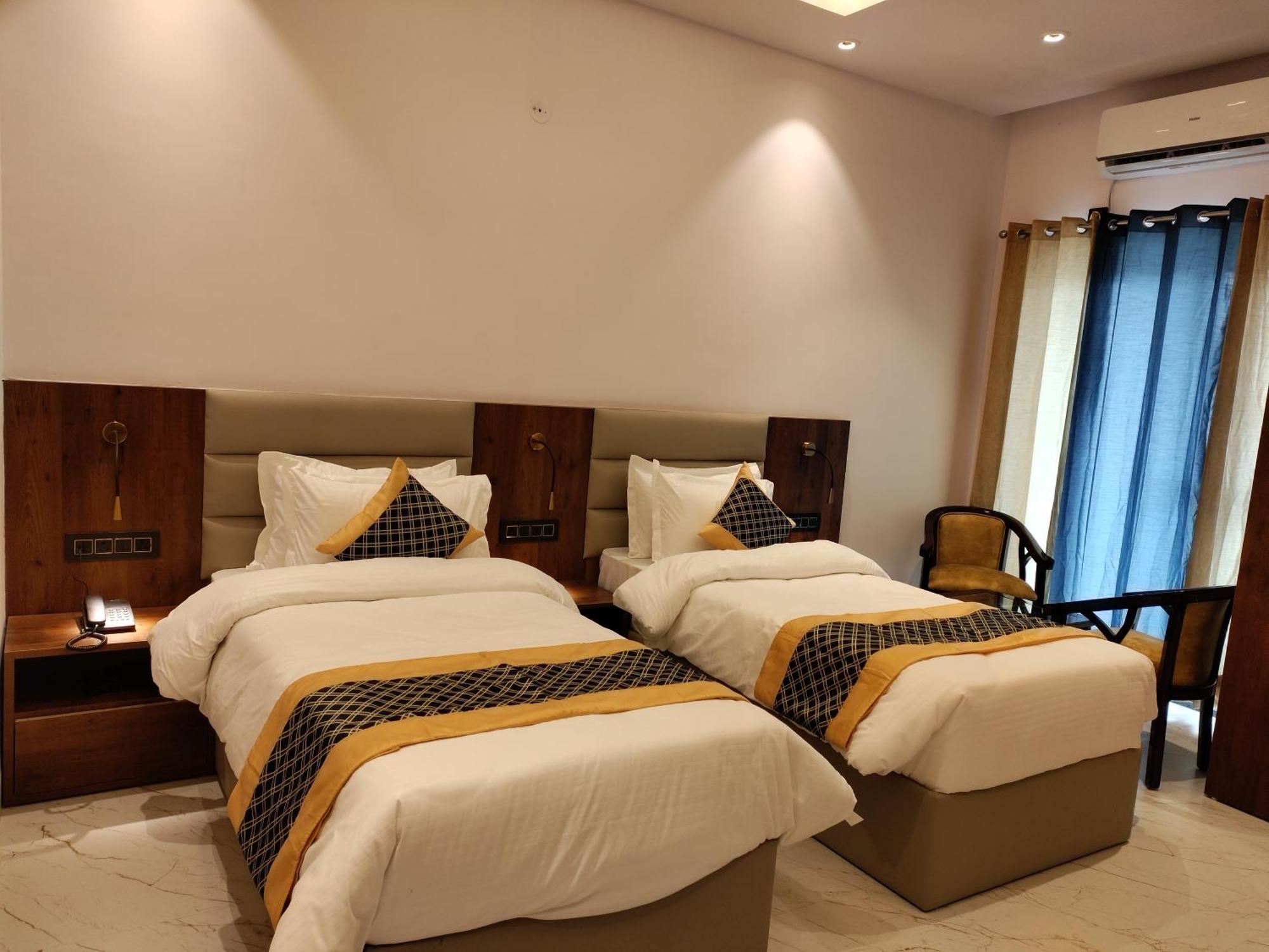 Emerald Suites Greater Noida Camera foto