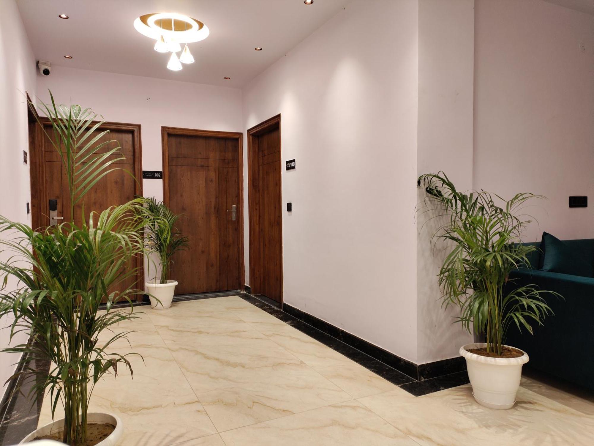 Emerald Suites Greater Noida Esterno foto
