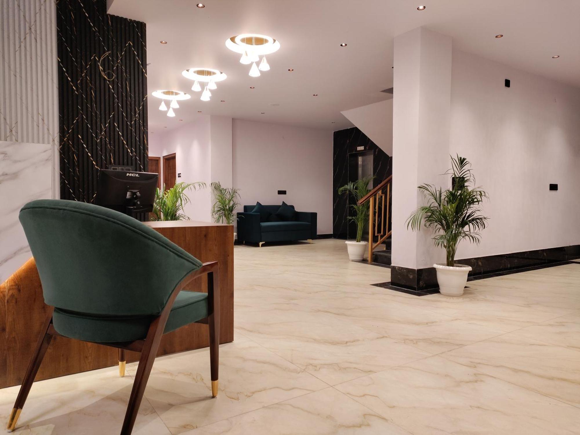 Emerald Suites Greater Noida Esterno foto