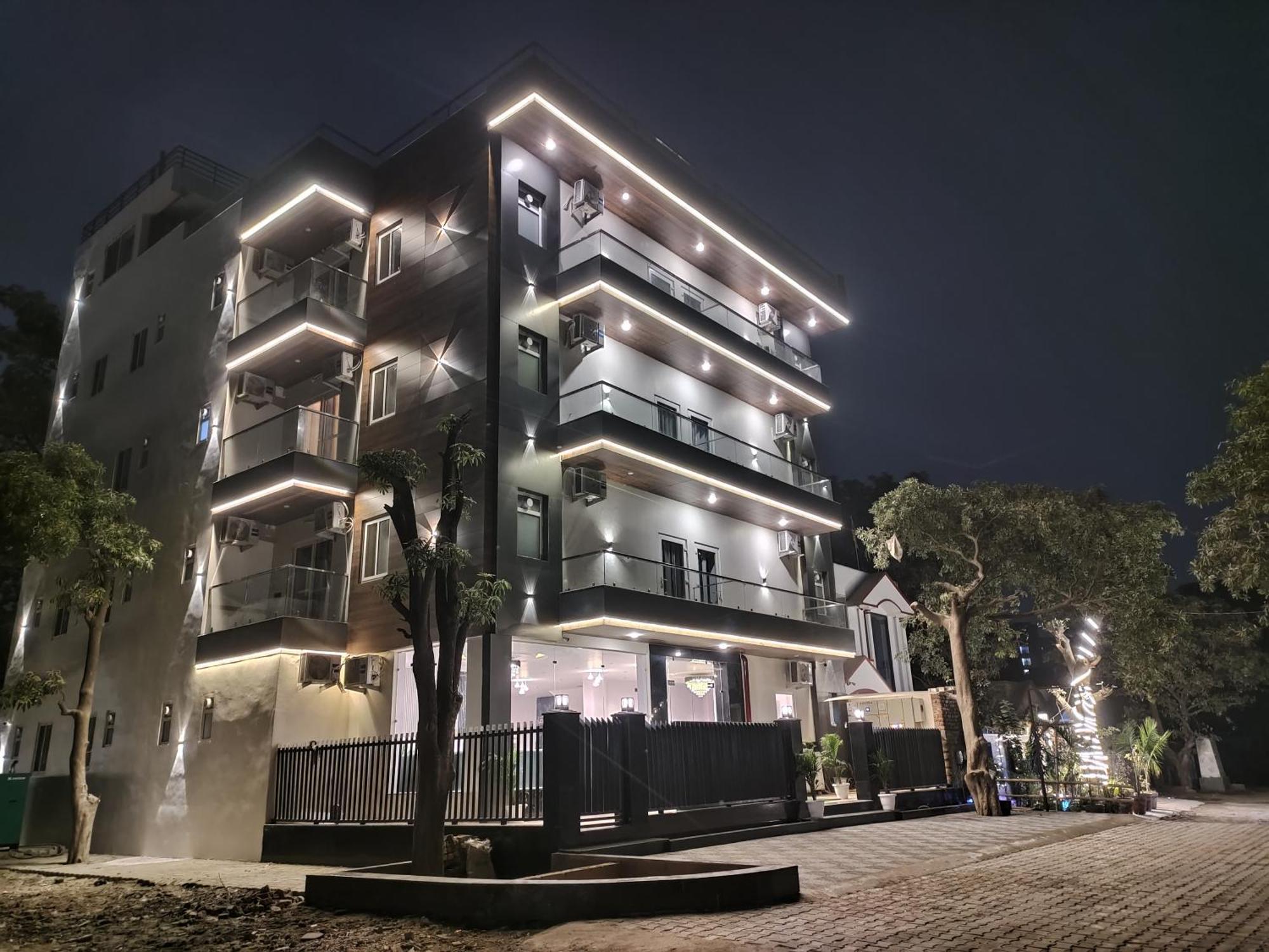 Emerald Suites Greater Noida Esterno foto