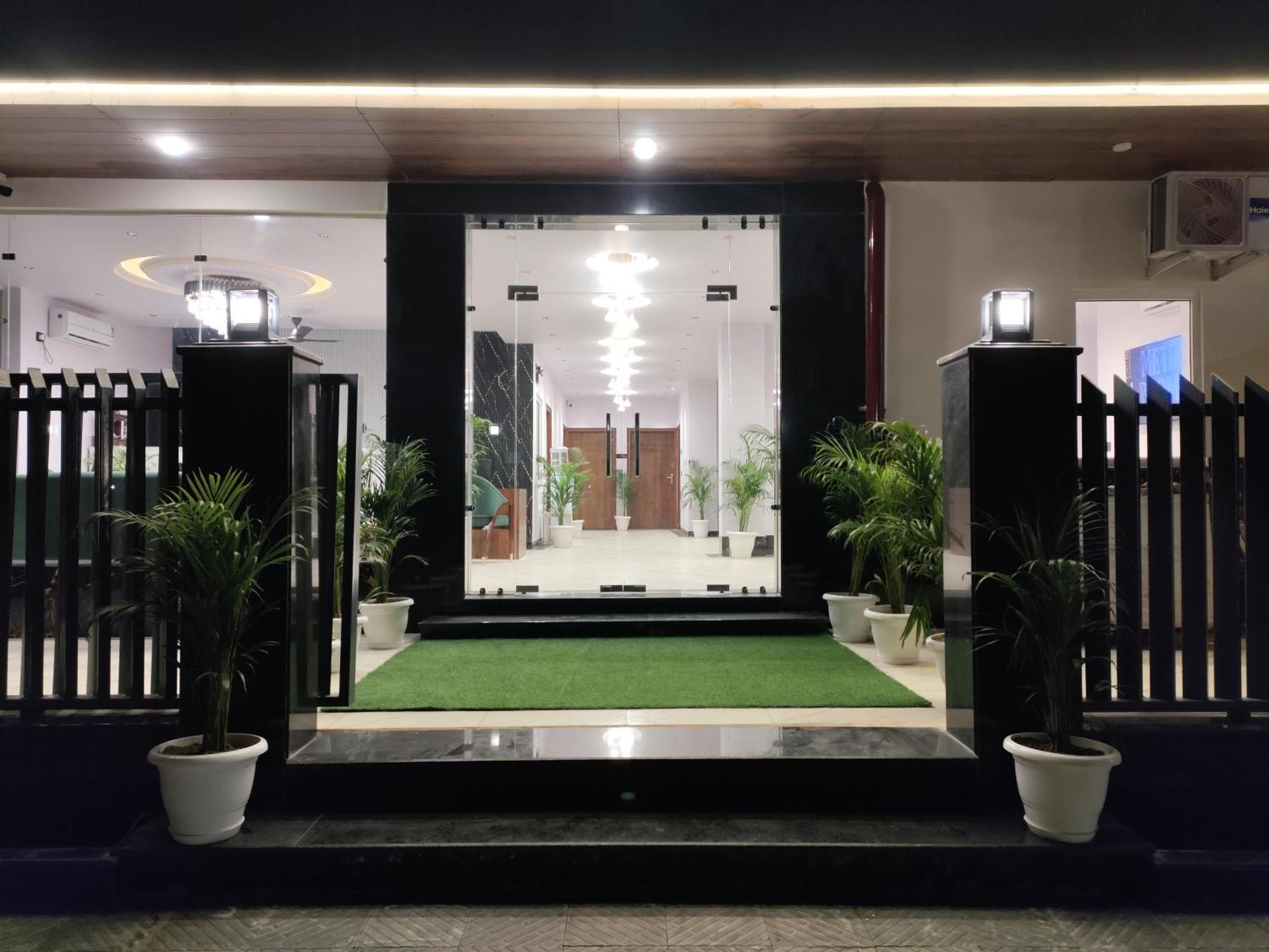 Emerald Suites Greater Noida Esterno foto