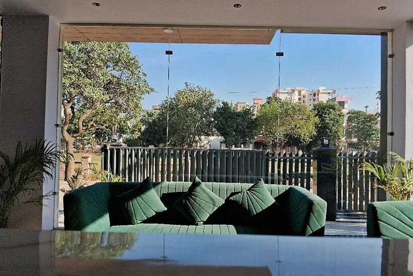 Emerald Suites Greater Noida Esterno foto