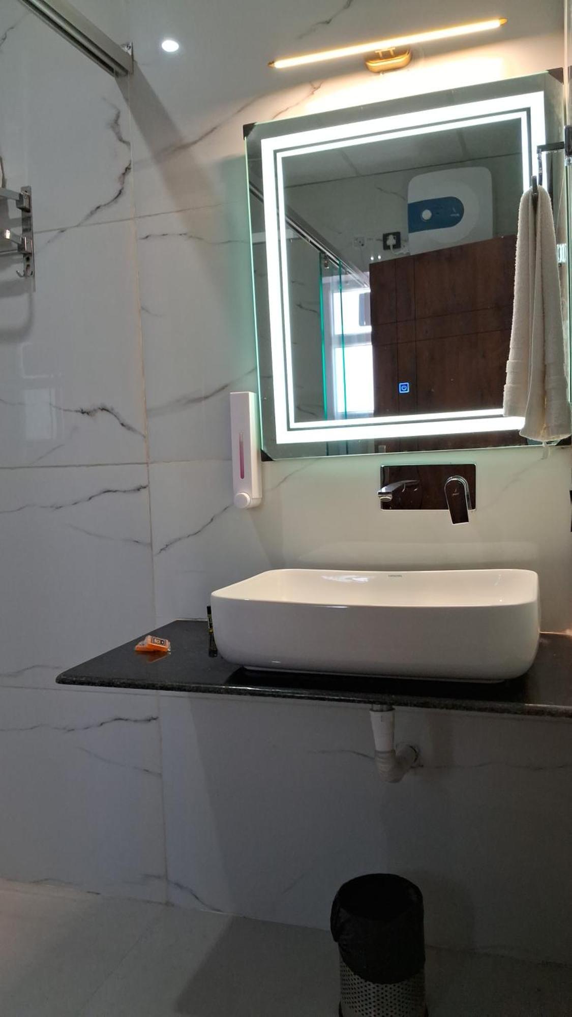 Emerald Suites Greater Noida Camera foto