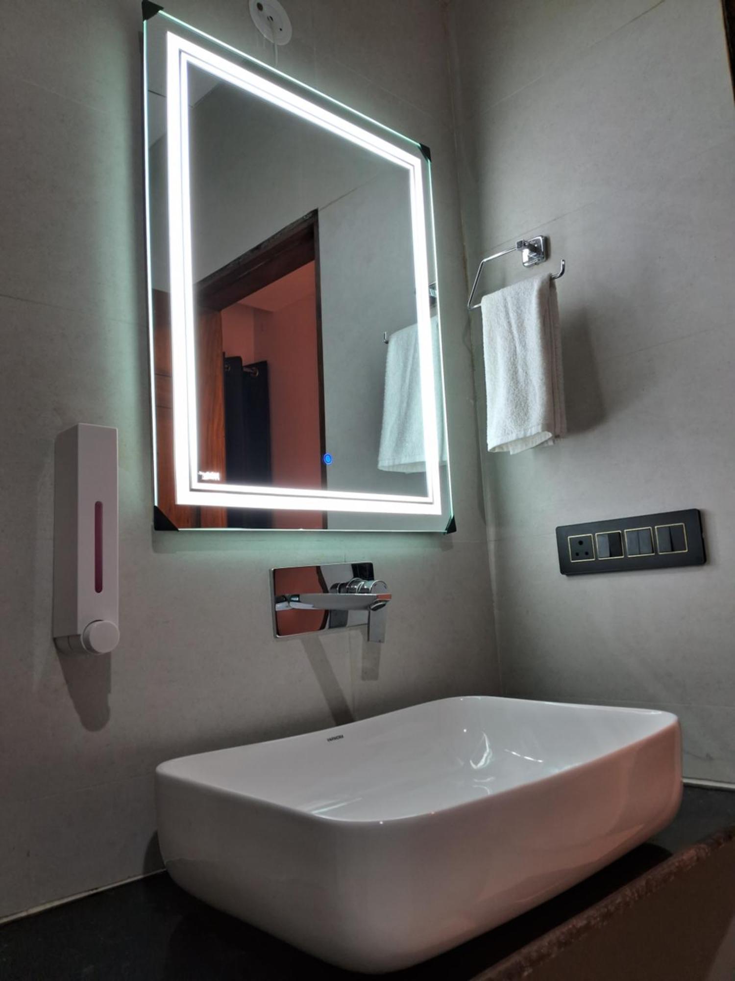 Emerald Suites Greater Noida Camera foto