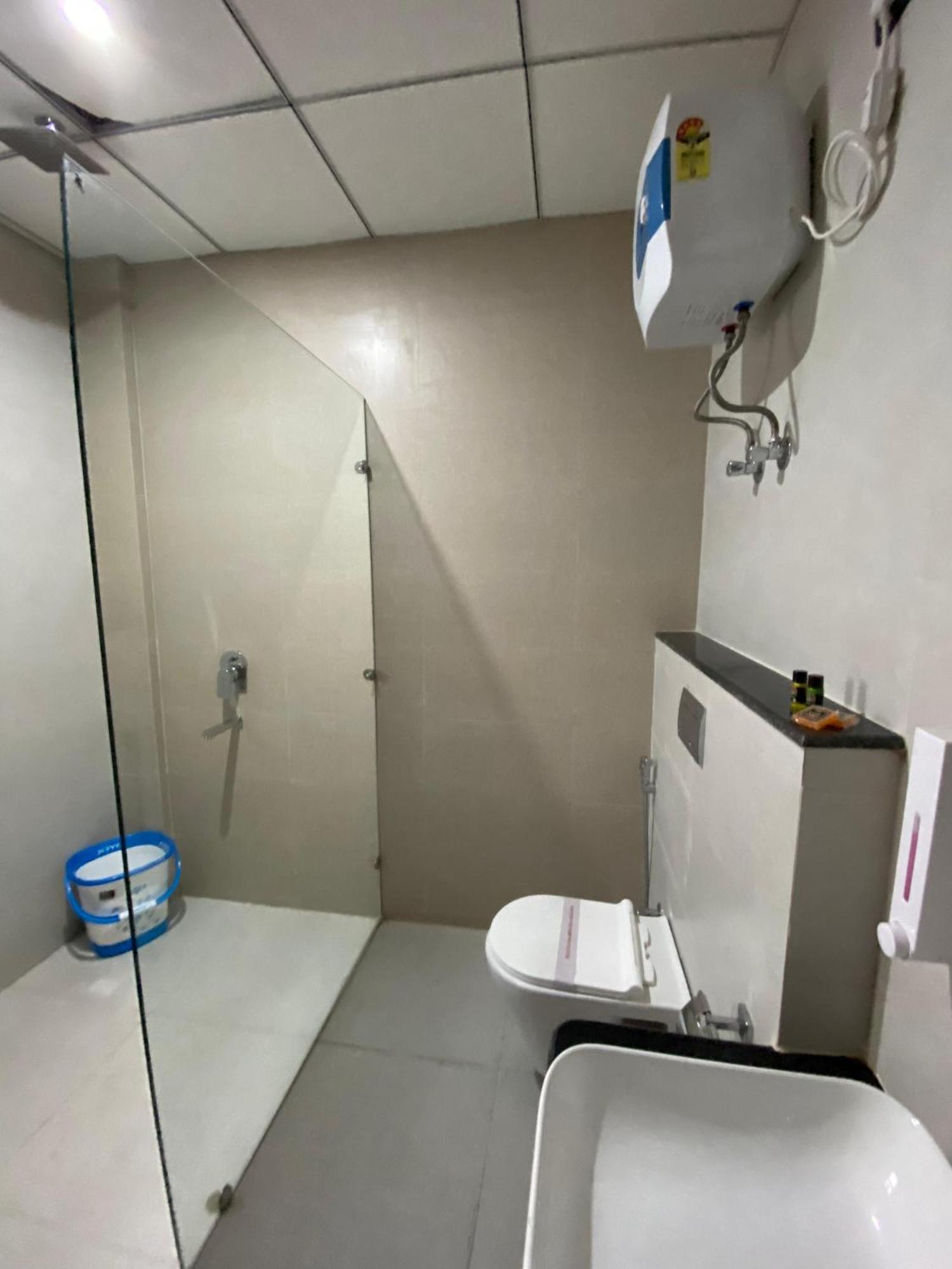 Emerald Suites Greater Noida Camera foto