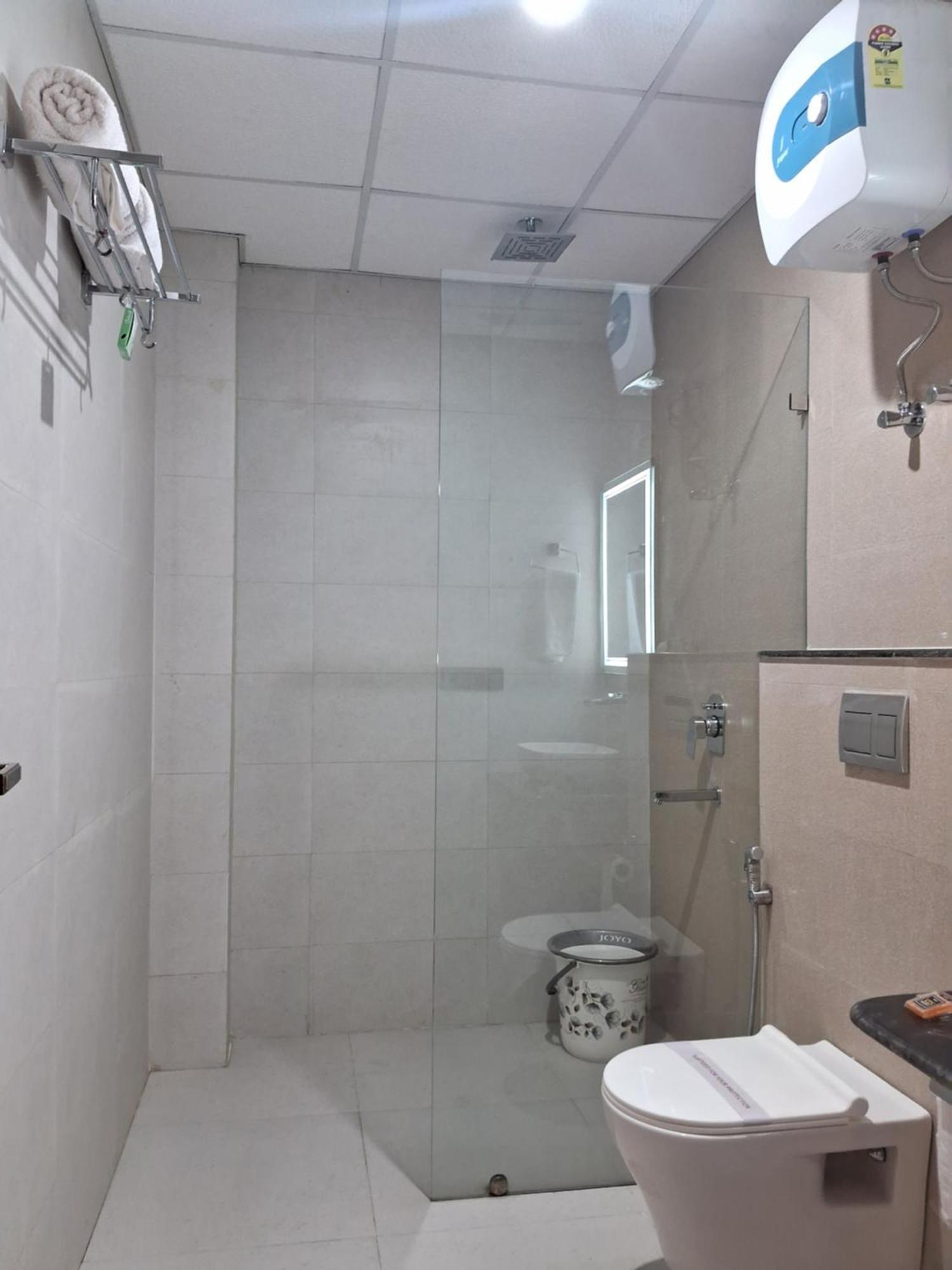 Emerald Suites Greater Noida Camera foto