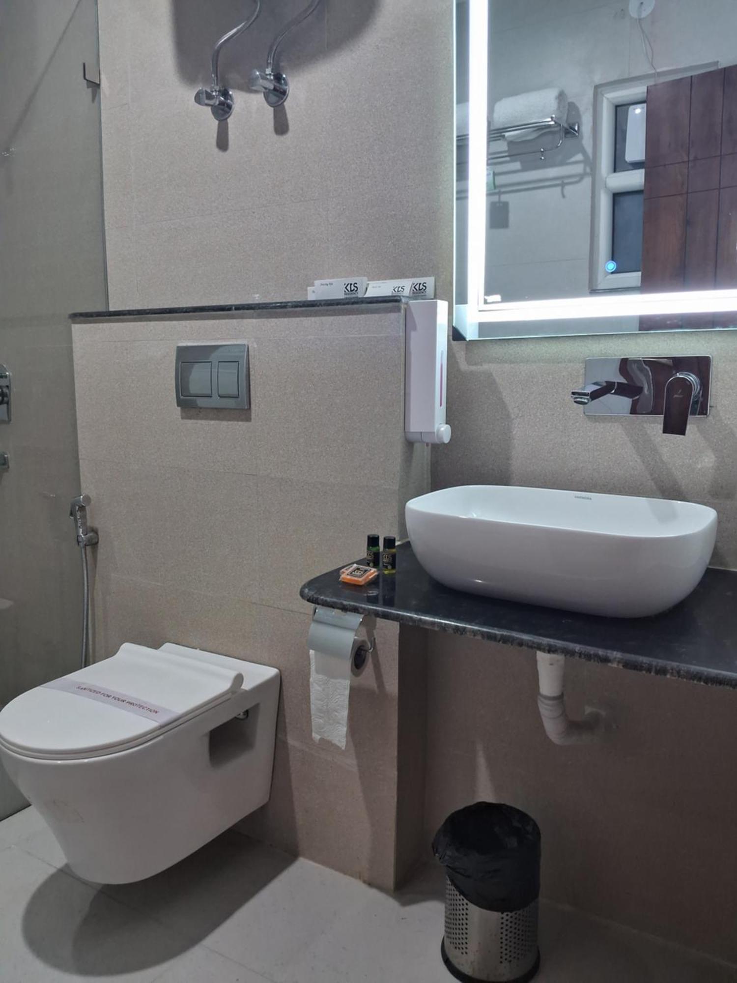 Emerald Suites Greater Noida Camera foto